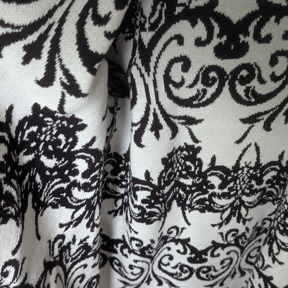 Elegant Vintage Alfani Geometric design Black & White Reversable Sweater/Jacket - Picture 3 of 16